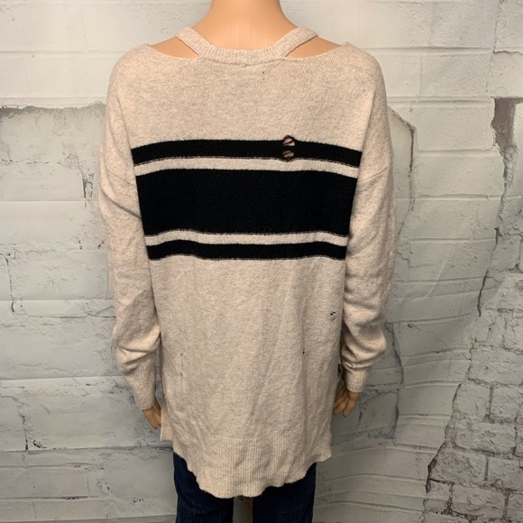 American Eagle Distressed Cutout Sweater - Picture 4 of 7